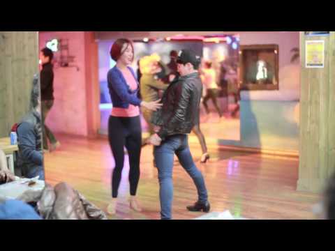 Artom Social Salsa Dancing