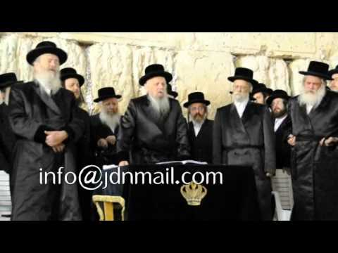 Seret Visnitz Rebbe Visits The Kosel - Kislev 5771