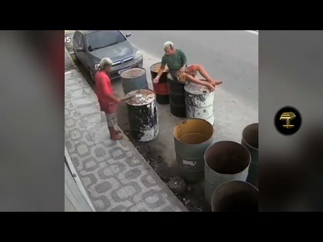 Juegan con un encendedor y una potente explosión los lanza por los aires