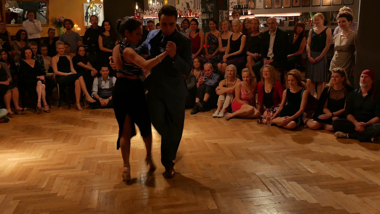 Video thumbnail for Clarisa Aragon and Jonathan Saavedra - "Por Que Razon" - Juan D'Arienzo