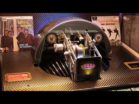 Alice Cooper School`s Out played on the Rocket Juke Box