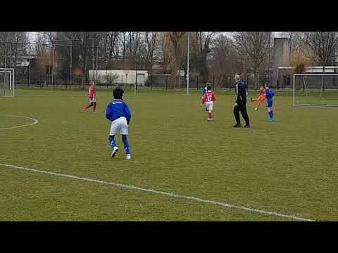 GVVV JO11-1 thuis tegen Dovo JO11-2 eerste helft