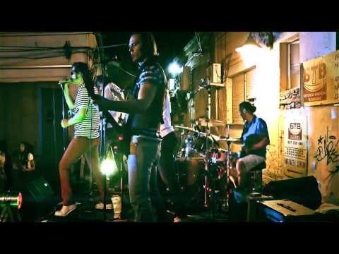 KLARA PUSI TREVA - PARKETI (LIVE 2013)