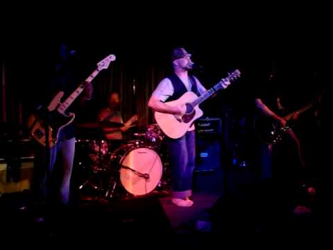 Crane performing Mike Sparrow's "I love Women"