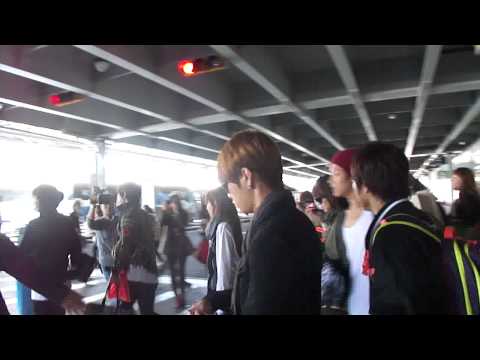 B2ST and 4MINUTE leaving the JFK NYC airport 10/7 KBS Open Concert