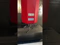 Riproduci video