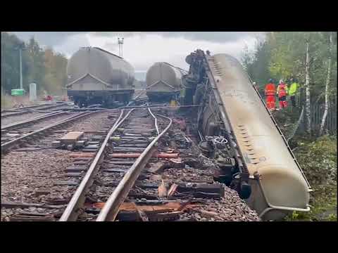 B ROLL DOWNLOAD Trackside video of derailed freight train in Carlisle