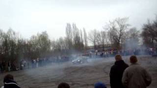 preview picture of video 'Palenie gumy Wierzbica 2009 Mercedes (2)'