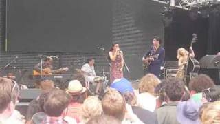 'Polly Put The Kettle On' (live) - Kitty, Daisy & Lewis