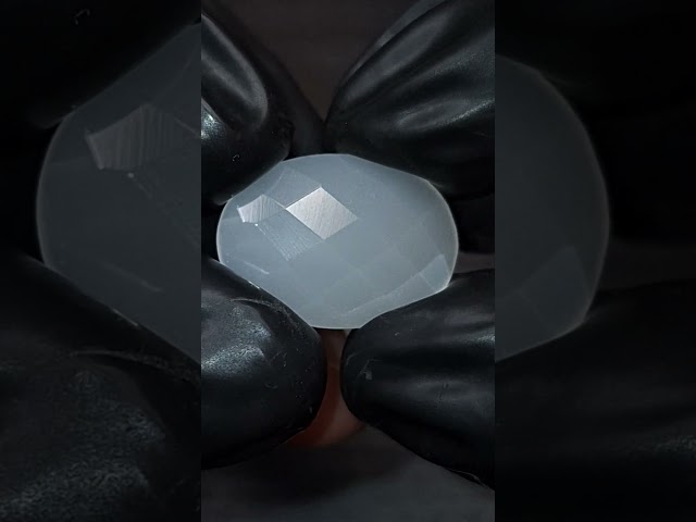 حجر القمر طبيعي ذو التوهج الأبيض قص مترش