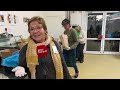Ouwehands Dierenpark verkoopt oliebollen voor het goede doel  [RTV Utrecht]