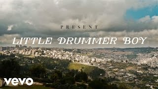 Musik-Video-Miniaturansicht zu Little Drummer Boy Songtext von Jennifer Nettles feat. Idina Menzel