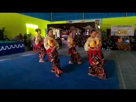 TARI NITI RAGA ll HUT SMP NEGERI 3 NUSAWUNGU KE-15