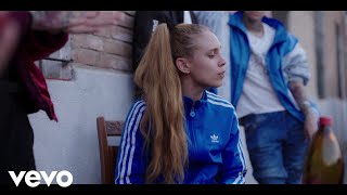 Otra Vida (La Familia Perfecta) Music Video