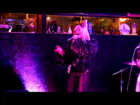 Sulpacio Jones performs "Lonely" Xen Lounge