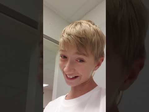 Jag är i skolan kvart i sju.