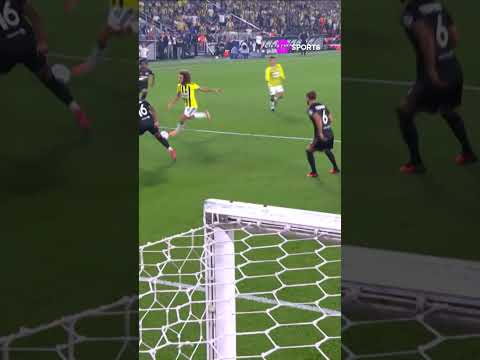 REAÇÃO FORTE! O JOGADOR QUE CRUZOU NÃO ACREDITOU NO GOL PERDIDO PELO CENTROAVANTE #shorts