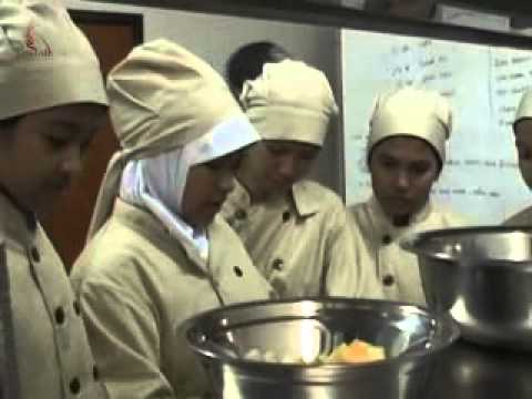 Pelajaran Tambahan Membuat Fruit Salad - SMK Bhakti Anindya Tangerang