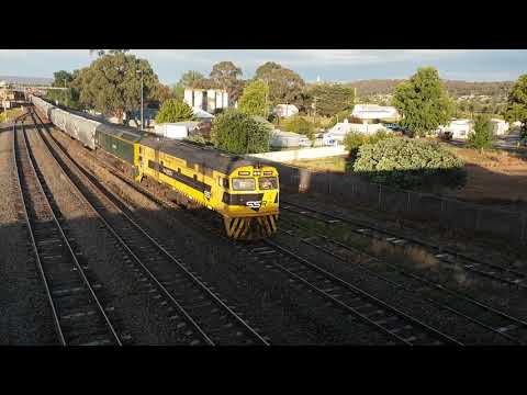 44206 and RL306 empty SSR wheat train from maldon to Southern New South Wales