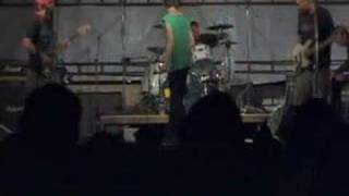 SUBHUMANS-All_gone_dead(live_puntalarock_2004)