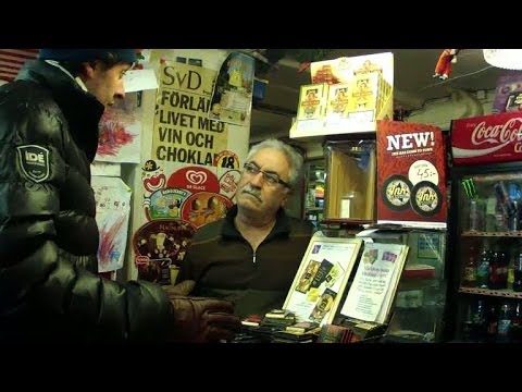 Extraklipp: Johan prutar på kondomer - Snurra flaskan (TV4 Play)