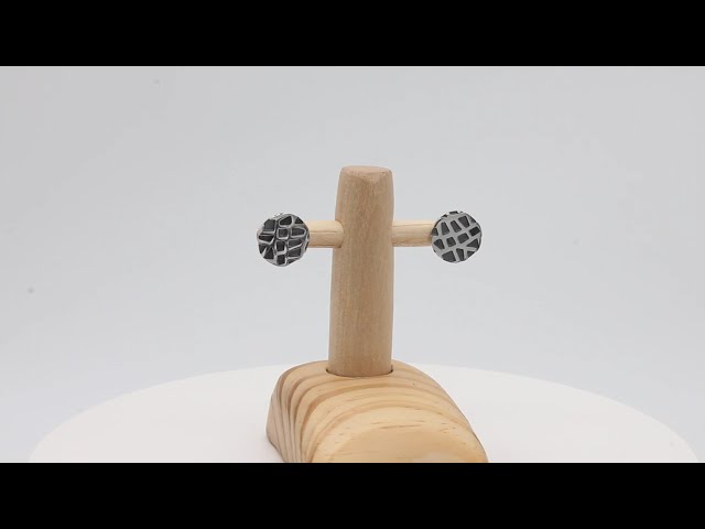Vídeo relacionado con Pendientes de botón Disney Stitch para mujer fabricados en plata de ley