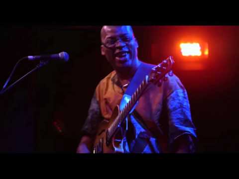 Lionel Loueke Trio - Wacko Loco (Live In NYC)