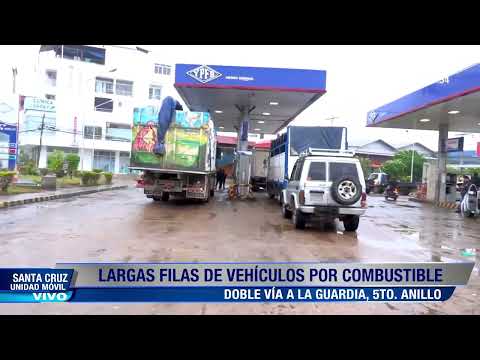 Largas filas de transporte pesado para cargar diésel en surtidor de Santa Cruz
