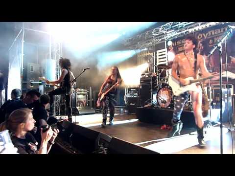 Kissin Dynamite   04  I Will Be King + Operation Supernova  20120623   Heerlen