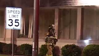 preview picture of video '(RAW VIDEO) Naperville,IL Fire Department Box Alarm-Fire Thru The Roof of Restaurant'