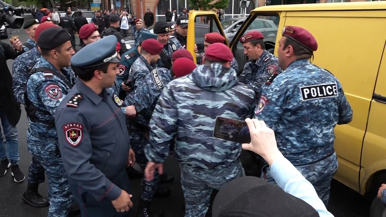 Անհնազանդության ակցիաներ, երթեր․ ուղիղ