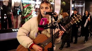A Christmas Eve Performance of Radioheads "Creep" by New Busker 14 year old Bella Shields. 