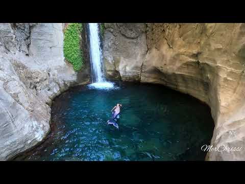 GEHEIME Höhle mit Wasserfall! Dort wohnt eine Meerjungfrau! SECRET cave with waterfall!