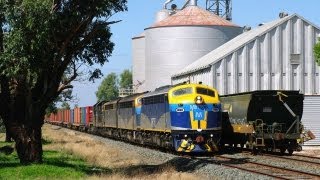 preview picture of video 'Container train at Mathoura.  Sat 10/03/12'