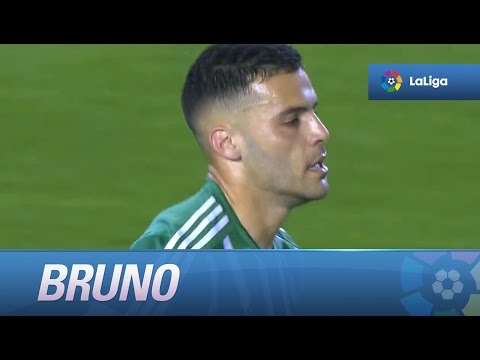 Cabezazo de Bruno que bloca Lizoain