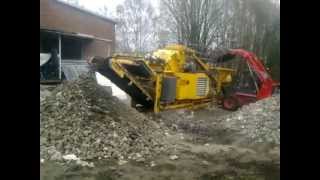 preview picture of video 'Rubble Master RM60 Kierrätysmurska ja Neuson S701 kuormaaja'