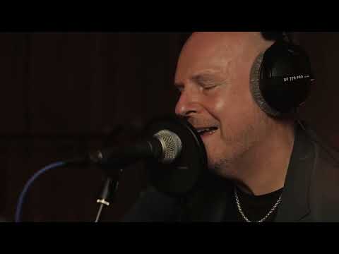 Philip Selway, Elysian Collective & Chris Vatalaro - Picking Up Pieces (Live at Evolution Studios)