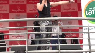 CARLOMAN FIDEL CANTA "AVALANCHA" EN MEGAPLAZA