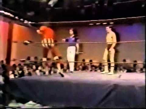 Jimmy Hart wrestles a jobber (1981) Classic Memphis Wrestling Manager