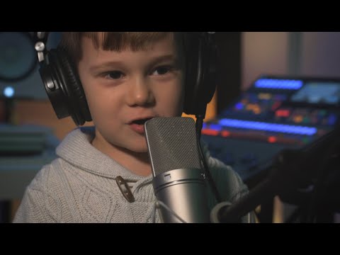 David Chirila - 4 ani - Deschide Usa Crestine (COLINDE DIN ARDEAL)