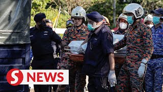 Download lagu Batang Kali landslide: Remains of boy - the last of 31 - found mp3