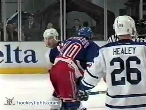 Wade Belak vs Sandy McCarthy