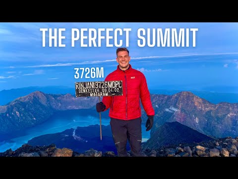 CLIMBING MOUNT RINJANI | Active Volcano | Lombok, Indonesia 🇮🇩