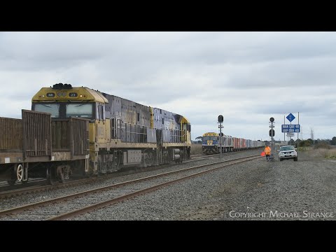 5MP2 Pacific National Steel Train Crosses 7922V SCT Container Train (14/7/2022) - PoathTV Railways