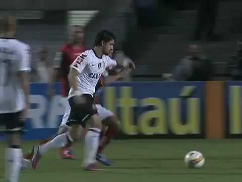 Bela jogada Alexandre Pato - Corinthians 3 x 2 Ituano - Paulistão 2013