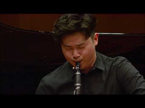 Han Kim plays Rigoletto fantasie by L.Bassi for clarinet and piano