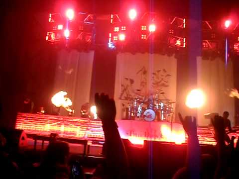 Three Days Grace finishing their show at the Deltaplex Arena (3/26/10)
