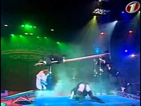 HOLMIKERS - Comic Eccentric/Acrobatic on Parallel Bars
