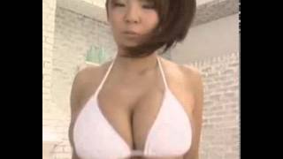 Download lagu HITOMI TANAKA BOUNCING! mp3