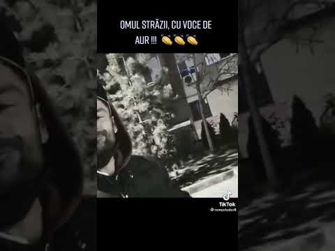 omul strazi cu voce de aur